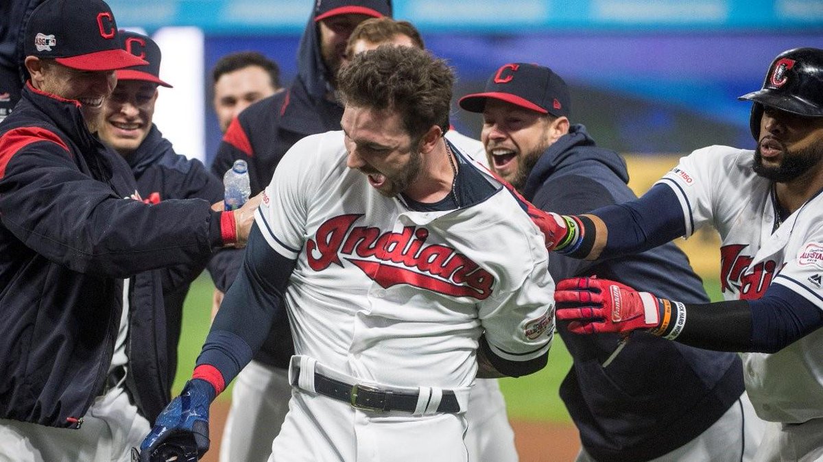 Tyler Naquin conectó sencillo remolcador de la carrera de la victoria de los Indios de Cleveland.