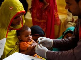 Un equipo de la OMS llega a Pakistán ante infección de 700 personas por VIH Según fuentes hay "un 60 % de posibilidades de que se propagara debido a la reutilización de una jeringuilla".