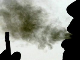 Miami prohíbe fumar y el uso de cigarrillos eléctricos en playas y parques Uno de cada cinco fumadores en el mundo no sabe que fumar puede causar cáncer de pulmón, un hecho que ha llevado este año a la Organización Mundial de la Salud a consagrar el Día Mundial Sin Tabaco