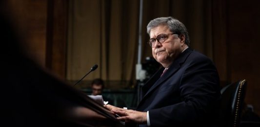Fiscal general, William Barr.