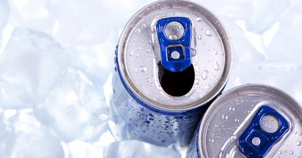 bebidas energéticas Las bebidas energéticas, que se han hecho muy populares especialmente entre los jóvenes, representan graves peligros para la salud