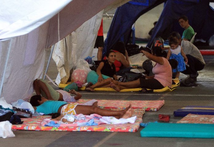 Human Rights Watch denunció este miércoles la creación por parte del Gobierno de Estados Unidos de centros de detención a base de tiendas de campaña en la frontera de Texas para inmigrantes que cruzan desde México.