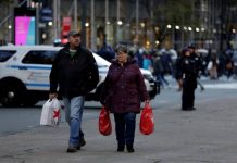 La decisión del presidente Donald Trump, de subir los aranceles a productos mexicanos afectará el comercio fronterizo, el empleo y los consumidores