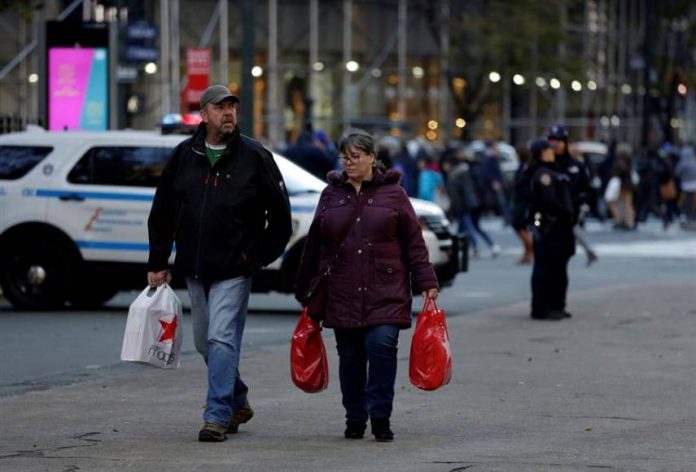 La decisión del presidente Donald Trump, de subir los aranceles a productos mexicanos afectará el comercio fronterizo, el empleo y los consumidores