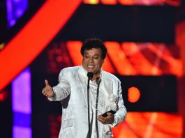 Los abogados que representan a Iván Aguilera, el hijo mayor de Juan Gabriel, anunciaron este miércoles que, "con excepción de un par de diligencias", cierran todas las demandas que impugnan el testamento del fallecido compositor