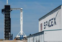 La compañía de transporte aeroespacial SpaceX lanzó este jueves al espacio los primeros 60 satélites de su proyecto Starlink, con el que busca crear su propia red de internet satelital de alta velocidad.