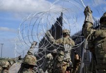ONG acusan al Ejército mexicano de matar a cinco jóvenes en la frontera norte El jefe del Estado Mayor Conjunto del Ejército de EE.UU., el general Joseph Dunford, defendió este miércoles que el despliegue de tropas en la frontera con México es una misión "legal"