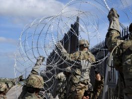 El jefe del Estado Mayor Conjunto del Ejército de EE.UU., el general Joseph Dunford, defendió este miércoles que el despliegue de tropas en la frontera con México es una misión "legal"