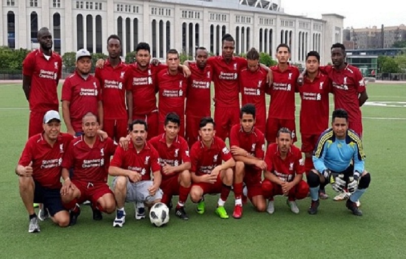 Dirigentes y jugadores del Deportivo Tlapa, ahora contando con los servicios del experimentado Jose Serrano, quienes el domingo pasado (Junio 16), celebraron el D&iacute;a del Padre, empatando con el Atl&eacute;tico Juvenil 2-2. Por el Tlapa anotaron Marcos Garcia y Allan Benitez, quien se luci&oacute; con su anotaci&oacute;n, en jugada personal, dejando en el camino al arquero y a la defensa. (Foto cortes&iacute;a: DeTla)