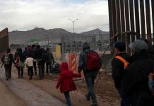 AILA, que agrupa unos 15.000 abogados especializados en inmigración, propone trabajar en cinco frentes que incluyen aumentar la capacidad de los oficiales que procesan asilo.