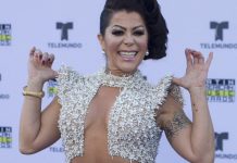 Guzmán confesó en una entrevista que "Mi Enfermedad" se ha convertido en una de sus canciones favoritas del álbum.