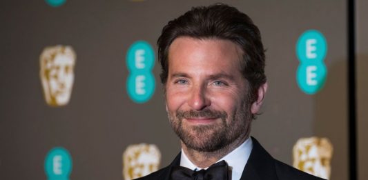 Bradley Cooper se encuentra en negociaciones para protagonizar "Nightmare Alley", la nueva película de Guillermo del Toro.