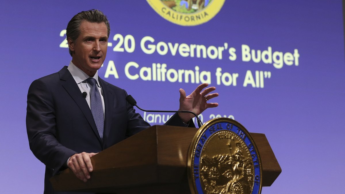 La iniciativa, que cuenta con el apoyo  de los legisladores dem&oacute;cratas y del gobernador, Gavin Newsom, ofrece seguro de salud subsidiado a j&oacute;venes indocumentados de entre 19 y 25 a&ntilde;os de edad.