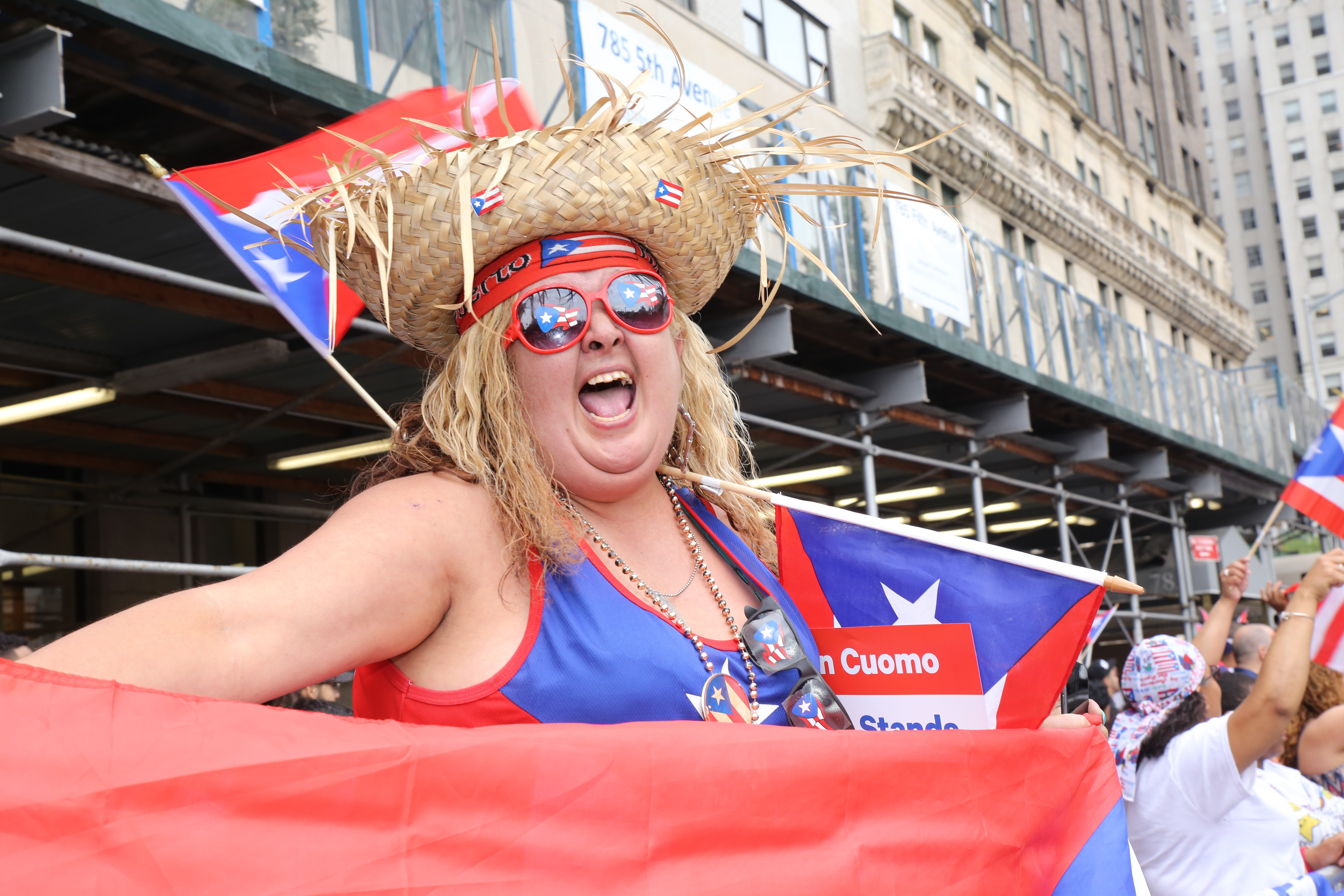 El sentido de patriotismo de la comunidad boricua de Nueva York se expresa en todo su esplendor durante el Desfile sobre la Quinta Avenida, no sin el matiz pol&iacute;tico que caracteriza la personalidad del Estado Libre Asociaciado, con gran representaci&oacute;n en la pol&iacute;tica local neoyorquina.