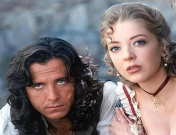 Eduardo Palomo y Edith Gonz&aacute;lez en una escena de "Coraz&oacute;n Salvaje".