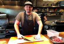 El amor por la comida supera las polémicas sobre inmigración El chef vasco Javier Canteras, en su restaurante Urdaneta, en Portland.