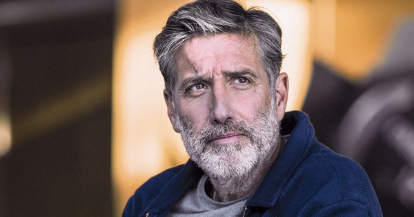 "Tú a mí me tienes que componer algún bolerito", le dijo su madre a Emilio Aragón y, diligente, su hijo le creó un álbum entero, "La vuelta al mundo".