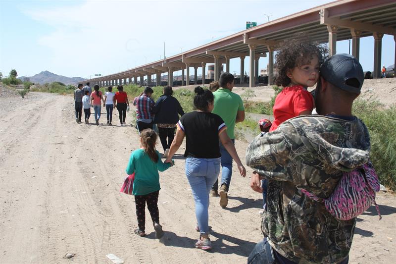 El aumento de los controles migratorios y la inminente llegada de la Guardia Nacional atemoriza a los migrantes que quieren llegar a Estados Unidos.