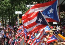 Como es ya una tradición de la Gran Manzana, durante la realización del Desfile Nacional Puertorriqueño, la Quinta Avenida de Manhattan se llena de los colores de la bandera de Puerto Rico que vio su nacimiento precisamente en esta ciudad, a finales de 1890.