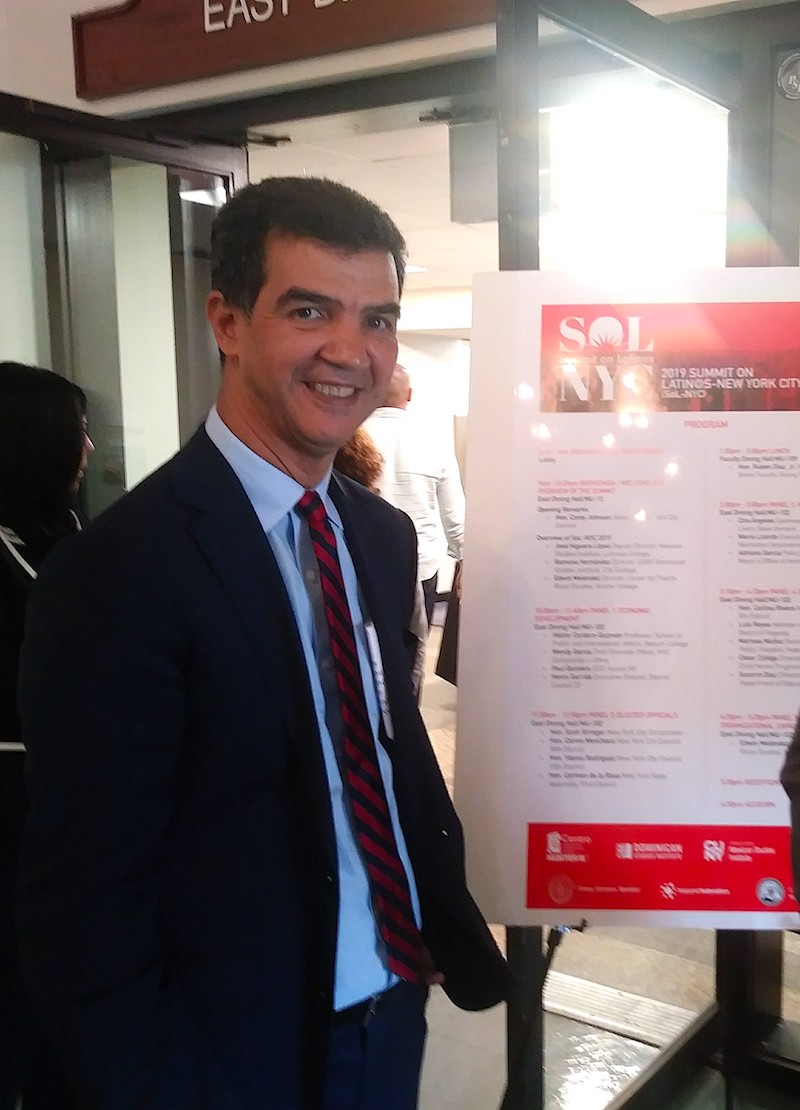El Concejal Ydanis Rodriguez, mentor de la Cumbre Anual de Latinos de la Ciudad Nueva York, por su nombre en ingl&eacute;s Summit on Latinos NYC SOL, se siente orgulloso de sus ra&iacute;ces humildes y de su trabajo con y por los estudiantes.