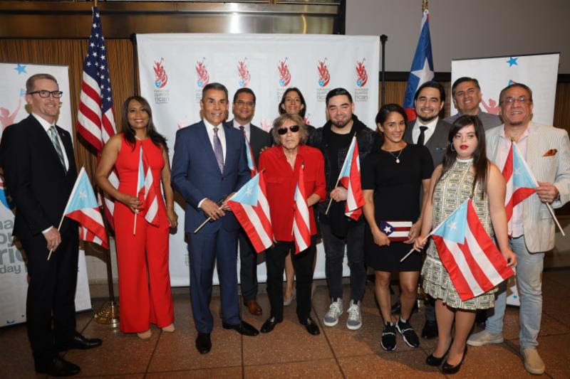 El famoso periodista y presentador de noticias Jorge Ramos, quien se retir&oacute; luego de una prestigiosa trayectoria en Telemundo, comparte la gr&aacute;fica con Jos&eacute; Feliciano y varias personalidades reconocidas que participar&aacute;n del Desfile Nacional Puertorrique&ntilde;o 2019 en Nueva York.