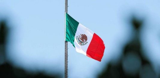 Eso podría obligar a decenas de miles de inmigrantes, en su mayoría centroamericanos, a aguardar en México a que los tribunales de inmigración estadounidenses decidan sobre su solicitud de asilo.