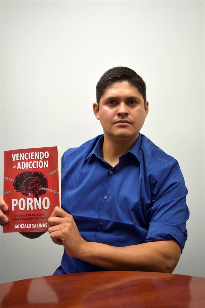 Gonzalo Salinas ha publicado un manual con siete pasos para vencer la adicci&oacute;n al porno, una "epidemia silenciosa".