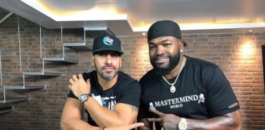 Ortiz fue herido de bala cuando se encontraba en un centro de diversión en Santo Domingo junto al comunicador Jhoel López, quien también resultó herido.