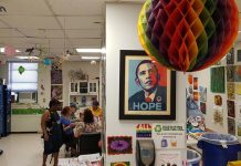 La generación que arrancó el movimiento LGTBI lucha por no volver al armario Vista de una clase de pintura en el centro de día para ancianos LGTBI.