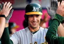 Olson pegó dos cuadrangulares, el abridor Mike Fiers se mantiene sin derrota en sus últimas 10 salidas y los Atléticos superaron 7-2 a los Angelinos de Los Ángeles.