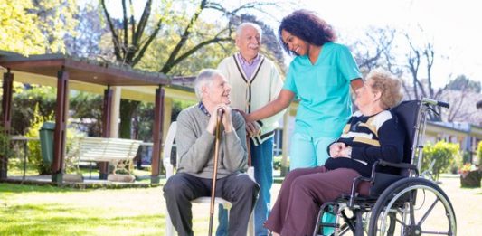 Por primera vez, el gobierno federal pone de relieve la calidad del cuidado de rehabilitación en los hogares de adultos mayores.