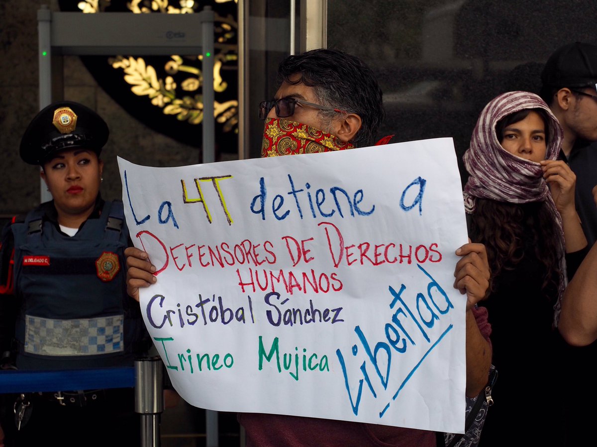 Ninguno de los detenidos se ha puesto en contacto con su familia y el Gobierno no ha notificado la situación de ambos a Pueblo Sin Fronteras.