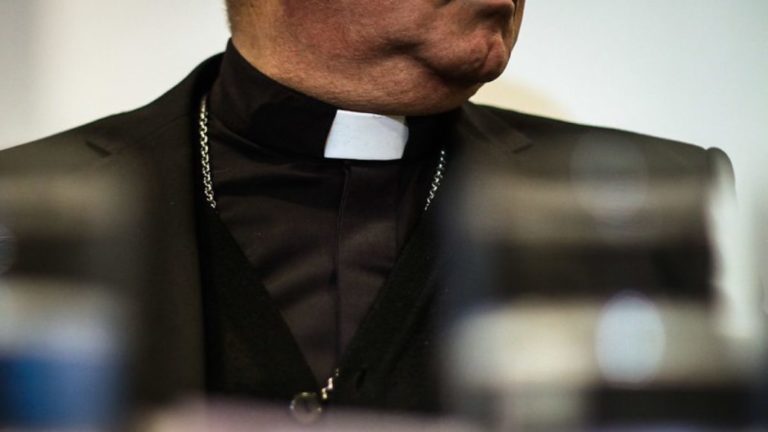 Los obispos tambi&eacute;n dieron su aprobaci&oacute;n al documento titulado "Reconocimiento de nuestro compromiso episcopal", que incluye un compromiso de intolerancia absoluta hacia los abusos.