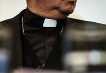 Los obispos también dieron su aprobación al documento titulado "Reconocimiento de nuestro compromiso episcopal", que incluye un compromiso de intolerancia absoluta hacia los abusos.