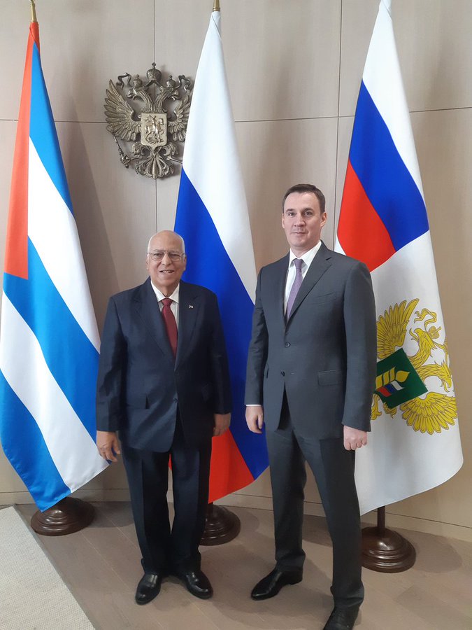 El viceprimer ministro ruso Yuri Borísov y el vicepresidente cubano, Ricardo Cabrisas.