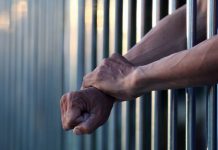 Sentencias federales dispares para inmigrantes latinos, según un estudio Los inmigrantes hispanos reciben sentencias federales más duras que los blancos en las regiones que no están acostumbradas a la presencia de extranjeros.