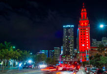 Torre de la Libertad lucirá la bandera venezolana en honor a prensa censurada La icónica Torre de la Libertad de Miami se iluminará con los colores de la bandera de Venezuela el próximo 27 de junio en apoyo a los "periodistas censurados".