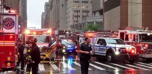 El suceso tuvo lugar a la altura del número 787 de la séptima avenida, lo que provocó un incendio que ya ha sido extinguido.