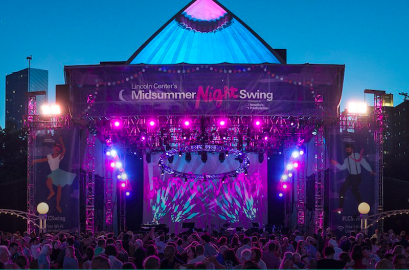 Durante junio y julio se celebra el Midsummer Night Swing, en el cual la ciudad de Nueva York disfruta de tres semanas de swing, salsa y tango, bailando con grandes bandas al aire libre en el Damrosch Park del Lincoln Center.