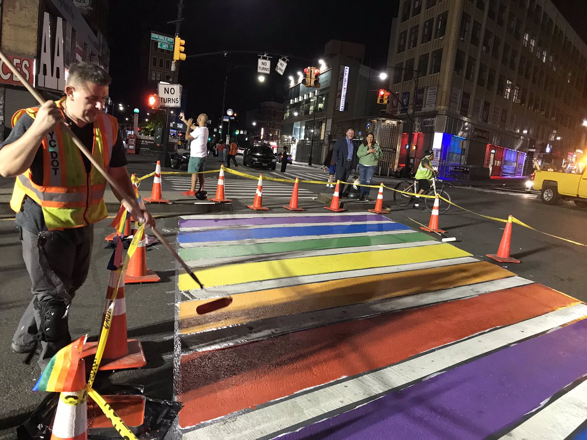 NYC & Company dar&aacute; inicio a las fiestas de WorldPride 2019 y StoneWall con luces de colores en los cinco condados de la ciudad