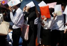 El Ministerio de Educación de China advirtió este lunes a los estudiantes y académicos chinos sobre los riesgos de ir a estudiar a EEUU.