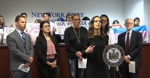 Las promotoras de la iniciativa en el Senado estatal son las legisladoras latinas Jessica Ramos, de Queens, y Julia Salazar (Brooklyn).