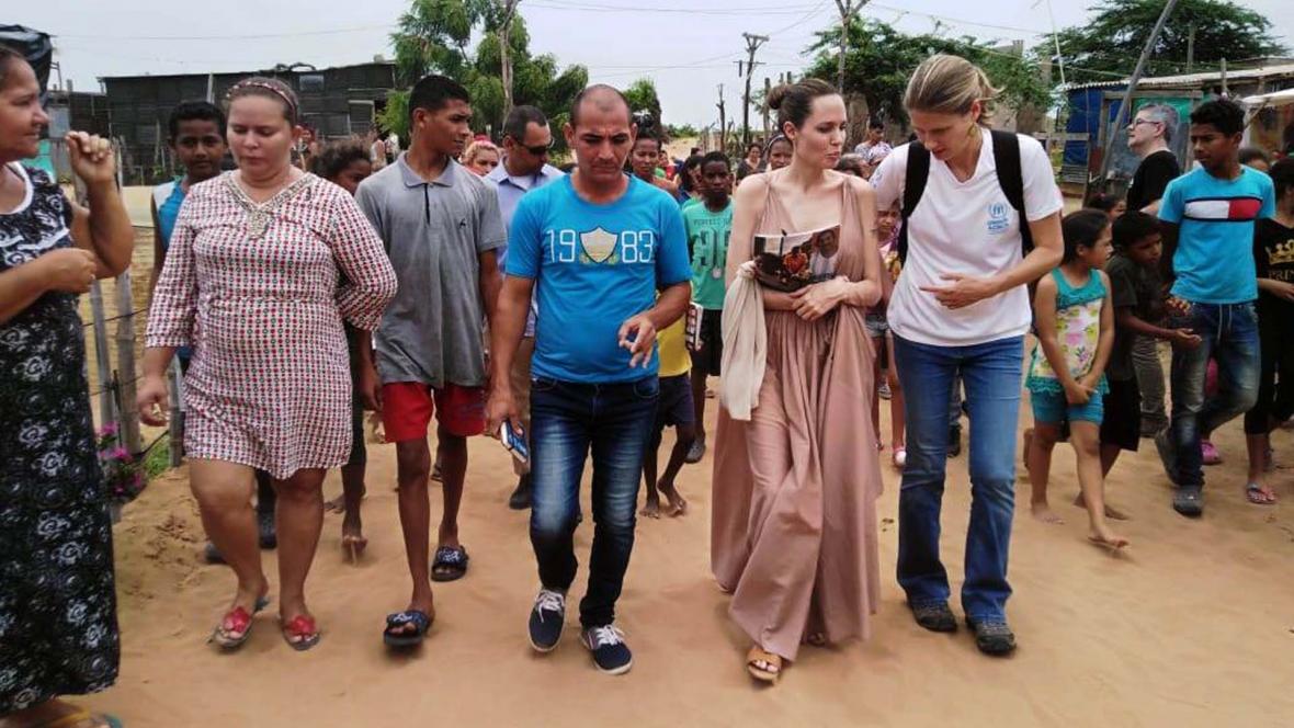 Jolie advierte que 20.000 niños venezolanos pueden convertirse en apátridas.