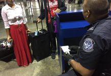 Arrestan dominicano previamente deportado con licencia conducir falsa Puerto Rico Los oficiales de CBP remitieron al pasajero a un examen más detenido, pudiendo confirmarse su identidad como Maximiliano Campusano Sano.(Foto Twitter @CBP Caribbean)
