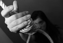EE.UU. bate el récord de suicidios anuales en 2022 con casi 49.500 fallecidos El índice de suicidios entre niñas de 10 a 14 años en Estados Unidos creció un 240 % entre 1999 y 2017, porcentaje muy superior al 70 % de incremento en la tasa de los varones de las mismas edades