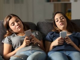 Nueva York declara a las redes sociales "amenaza para la salud mental" para los menores La luz de los celulares y de las pantallas durante la noche alteran el ciclo del sueño lo que provoca un desajuste de las hormonas