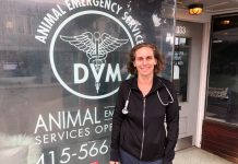 La doctora Dorrie Black trabaja en una clínica veterinaria abierta las 24 horas cerca del Golden Gate Park en San Francisco. Dice que trata a unos tres perros por semana que han ingerido marihuana. (Laura Klivans/KQED)