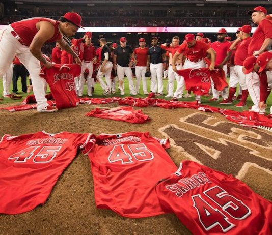 Los Angelinos de Los Ángeles regresaron a su campo del "Angel Stadium" sin la presencia de su lanzador Tyler Skaggs.