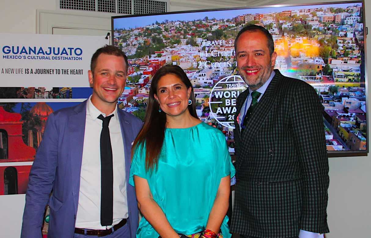 El representante de los organizadores de la competencia de hospitalidad, comparti&oacute; con los asistentes, entre ellos la Sra. Mar&iacute;a Teresa Matamoros, titular de la Secretar&iacute;a de Turismo de Guanajuato y Carlos Gerardo Izzo, C&oacute;nsul de Prensa de M&eacute;xico en Nueva York.
