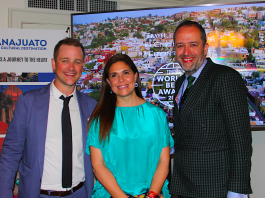 Autoridades de México celebran en Nueva York reconocimiento internacional El representante de los organizadores de la competencia de hospitalidad, compartió con los asistentes, entre ellos la Sra. María Teresa Matamoros, titular de la Secretaría de Turismo de Guanajuato y Carlos Gerardo Izzo, Cónsul de Prensa de México en Nueva York.